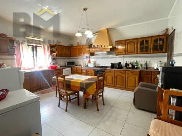 Moradia T3 para Venda em Cebolais de Cima e Retaxo