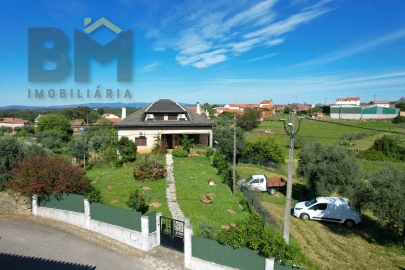 Moradia T3 para Venda em Cebolais de Cima e Retaxo