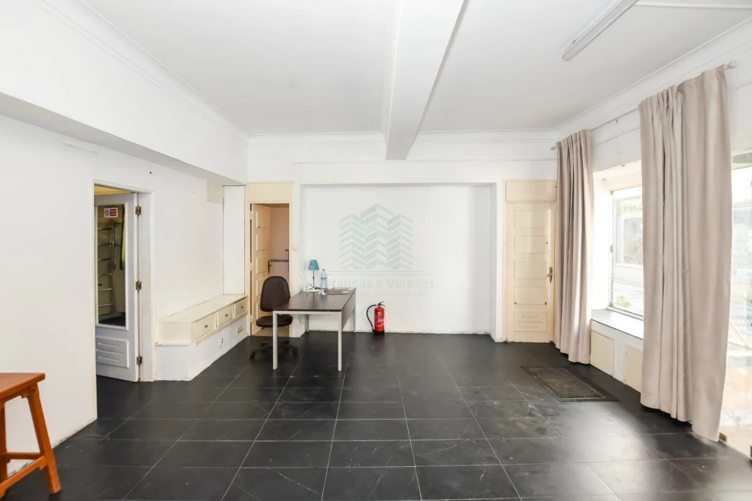 Loja para Arrendamento em Torres Novas (Santa Maria, Salvador e Santiago) Foto 4