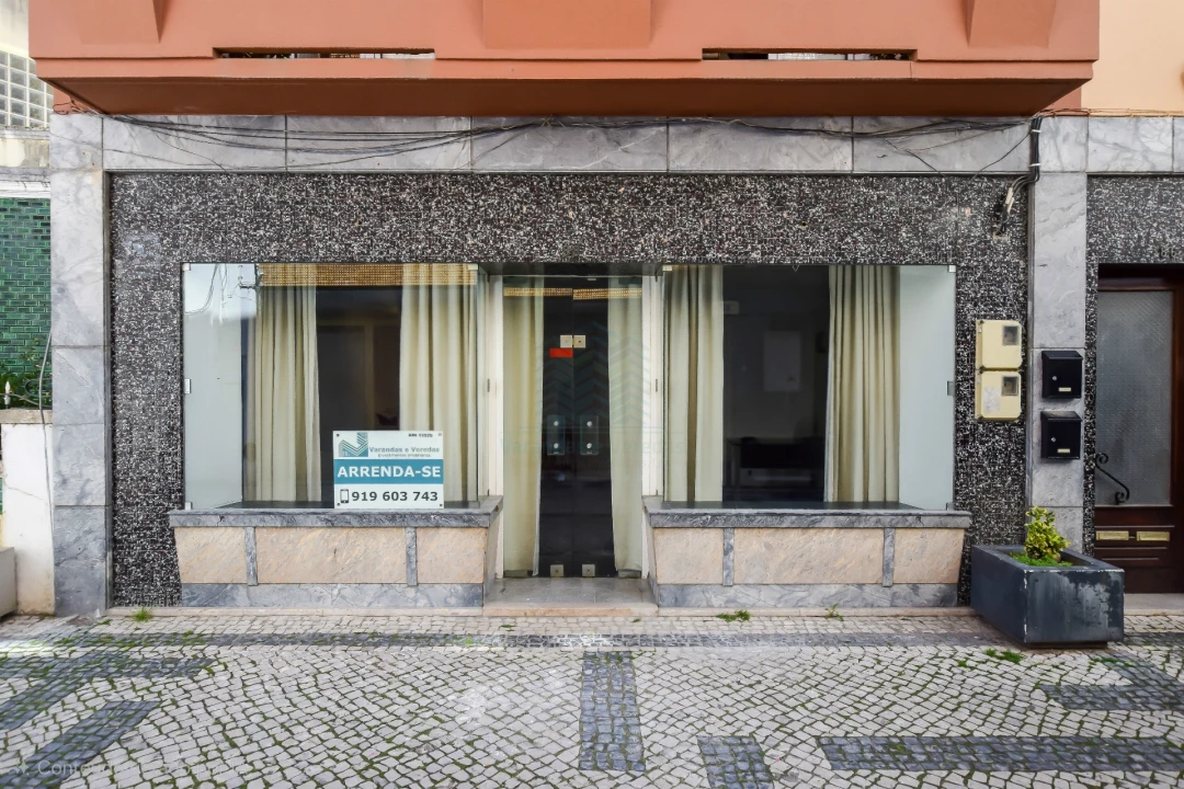 Loja para Arrendamento em Torres Novas (Santa Maria, Salvador e Santiago) Foto 1