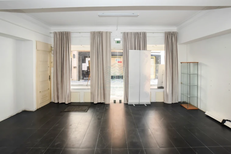 Loja para Arrendamento em Torres Novas (Santa Maria, Salvador e Santiago) Foto 2