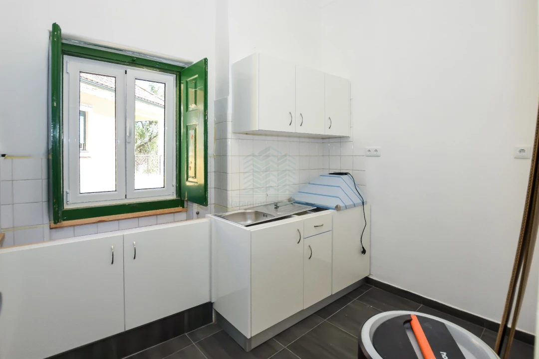 Loja para Arrendamento em Torres Novas (Santa Maria, Salvador e Santiago) Foto 9