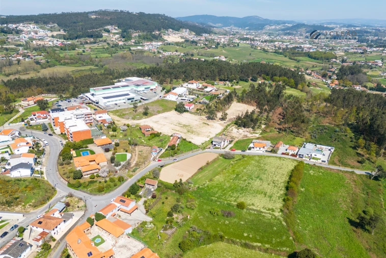Terreno para Venda em Paredes Foto 2