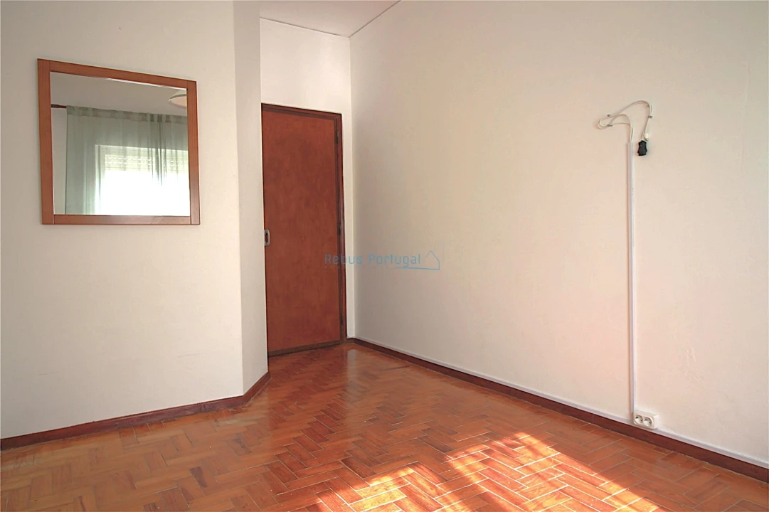 Apartamento T2 para Venda em Faro (Sé e São Pedro) Foto 3