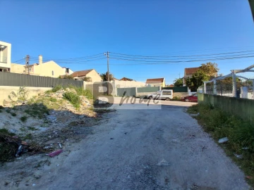 Terreno para Venda em Charneca de Caparica e Sobreda