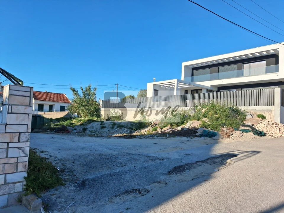 Terreno para Venda em Charneca de Caparica e Sobreda Foto 2