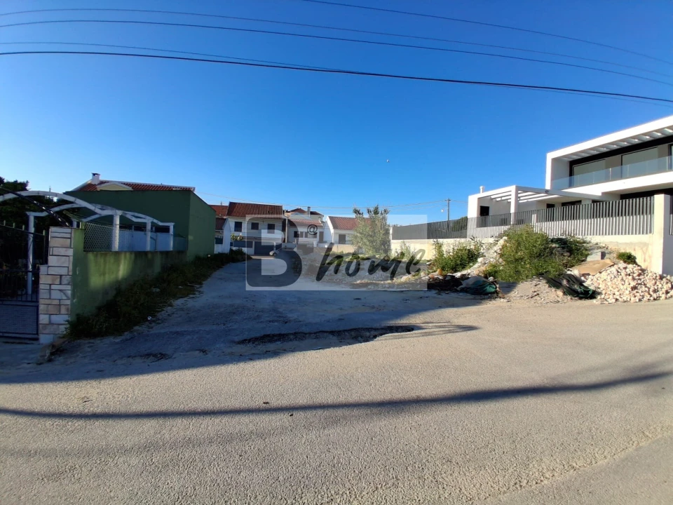 Terreno para Venda em Charneca de Caparica e Sobreda Foto 3