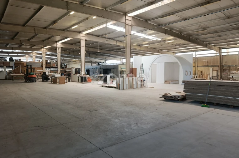 Terreno Comércio / Armazém para Venda em Malta e Canidelo