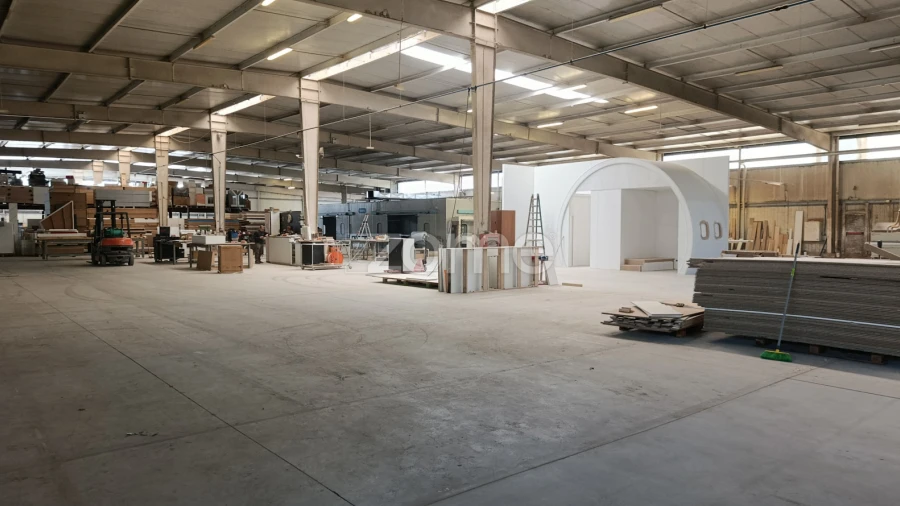 Terreno Comércio / Armazém para Venda em Malta e Canidelo