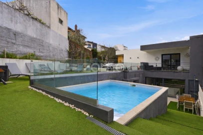 Moradia T5 para Venda em Ramada e Caneças