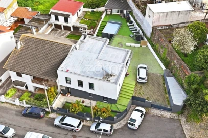 Moradia T5 para Venda em Ramada e Caneças