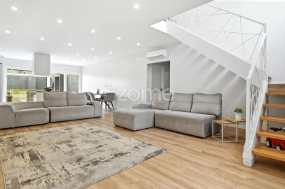 Moradia T5 para Venda em Ramada e Caneças