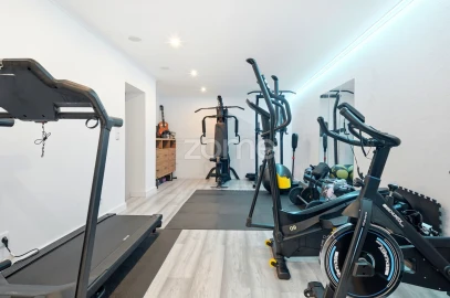 Moradia T5 para Venda em Ramada e Caneças