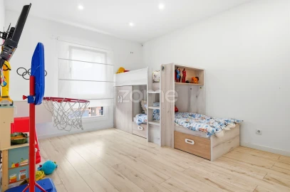 Moradia T5 para Venda em Ramada e Caneças