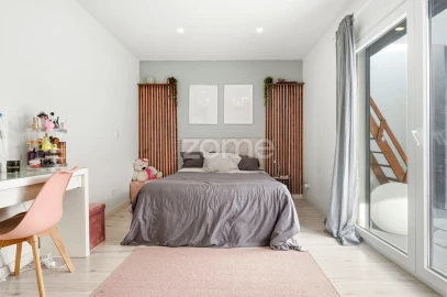 Moradia T5 para Venda em Ramada e Caneças