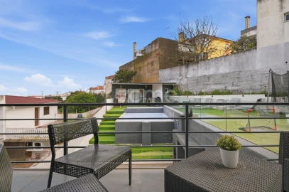 Moradia T5 para Venda em Ramada e Caneças