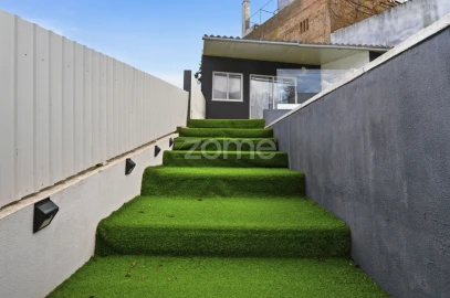 Moradia T5 para Venda em Ramada e Caneças