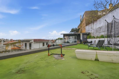 Moradia T5 para Venda em Ramada e Caneças