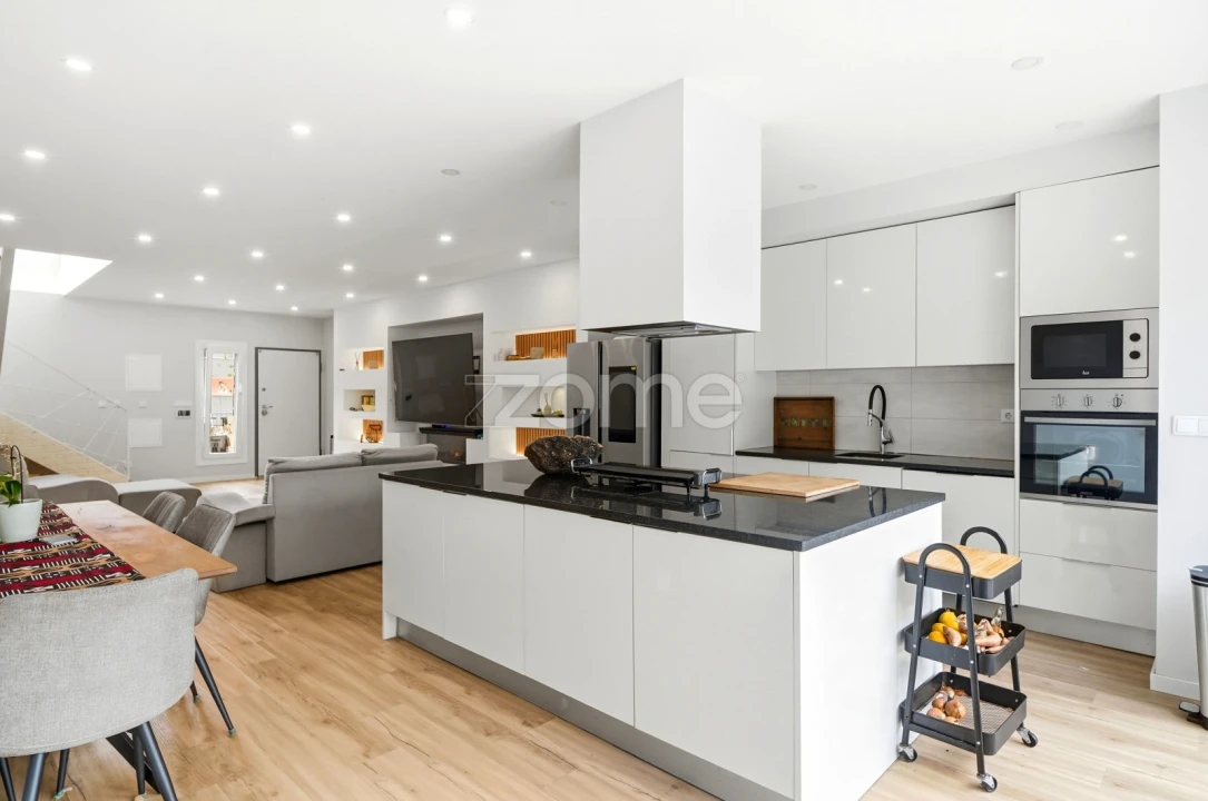 Moradia T5 para Venda em Ramada e Caneças Foto 2