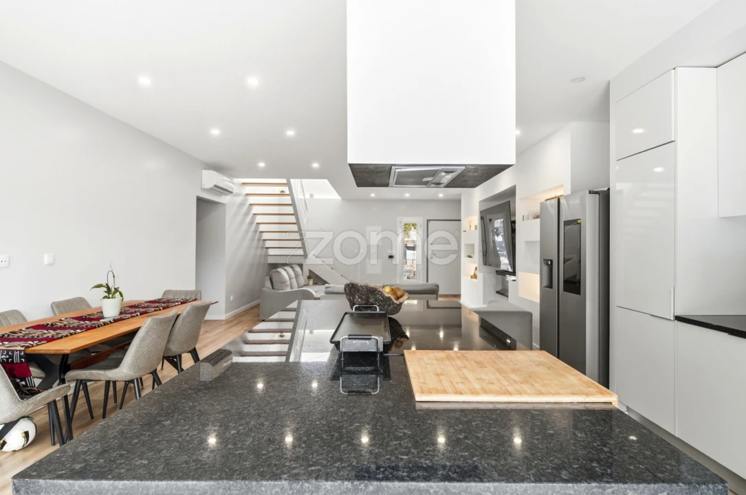 Moradia T5 para Venda em Ramada e Caneças Foto 4