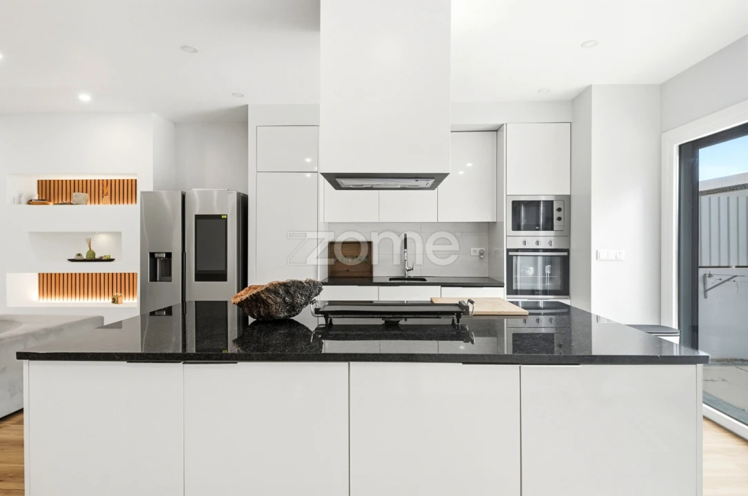 Moradia T5 para Venda em Ramada e Caneças Foto 3