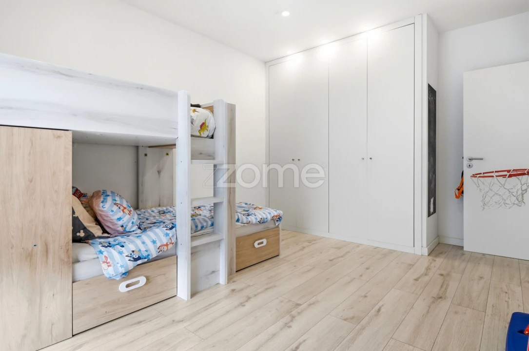 Moradia T5 para Venda em Ramada e Caneças Foto 13