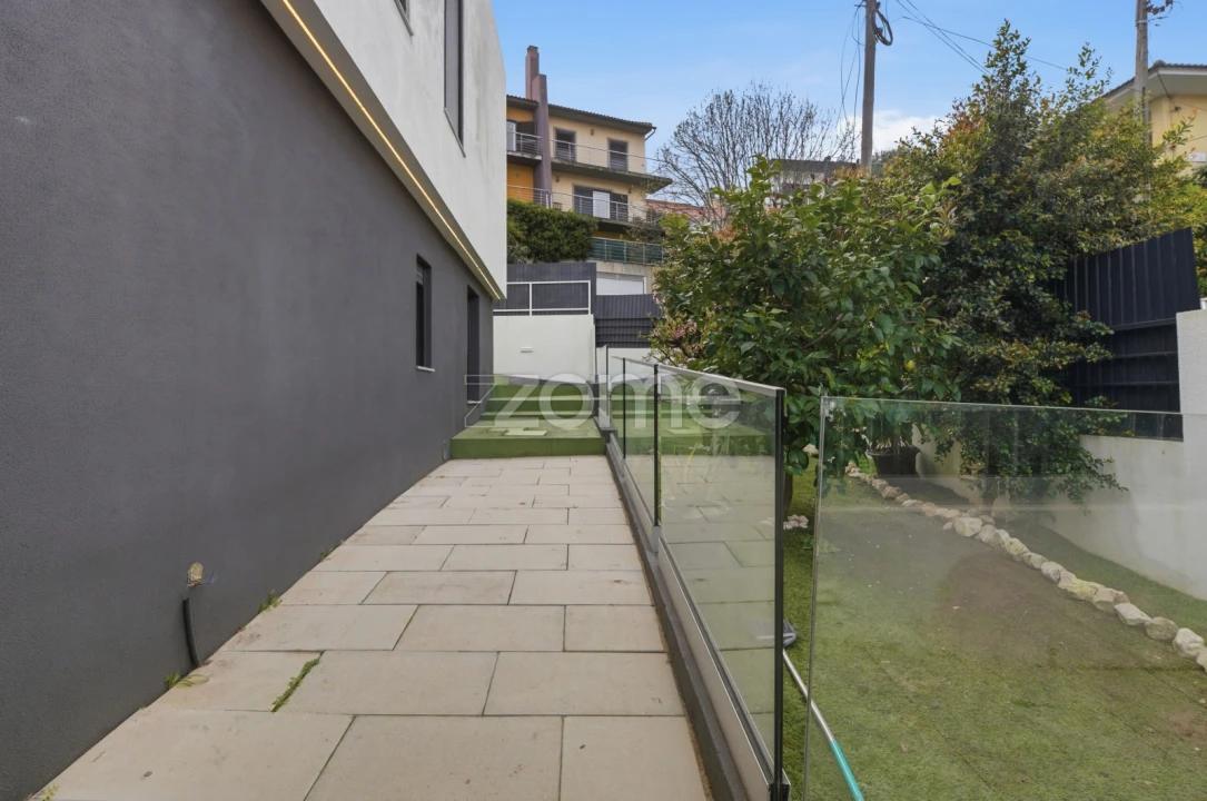 Moradia T5 para Venda em Ramada e Caneças Foto 32