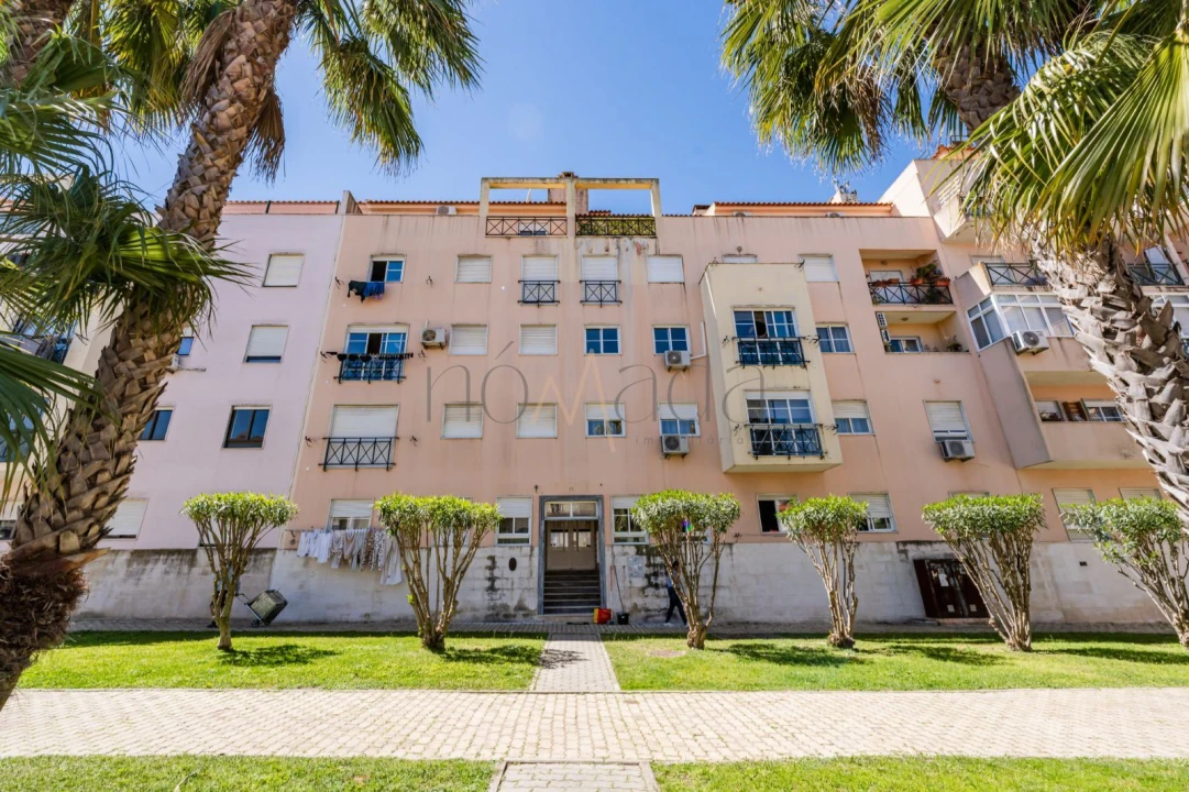 Apartamento T2 para Arrendamento em Quinta do Conde Foto 1