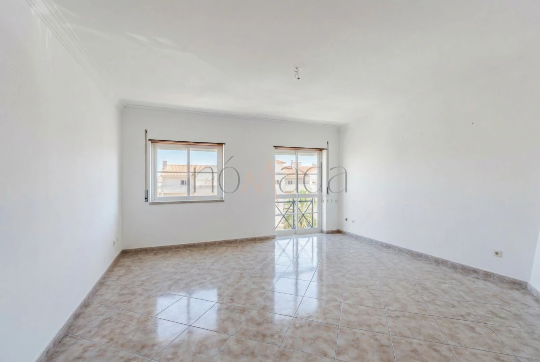 Apartamento T2 para Arrendamento em Quinta do Conde Foto 7