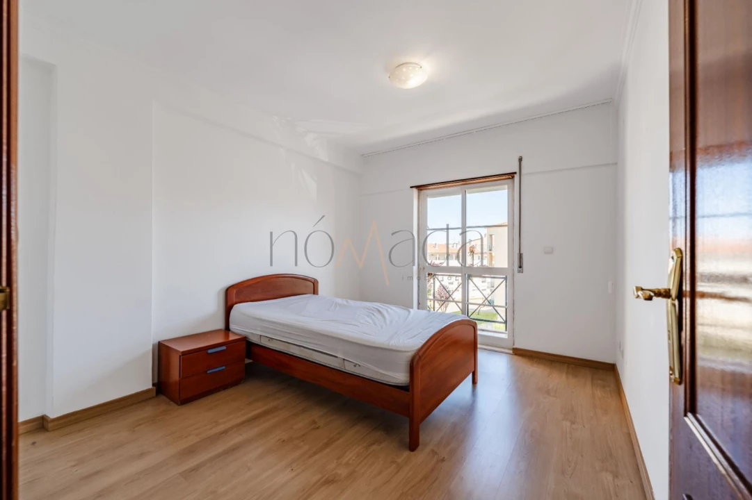 Apartamento T2 para Arrendamento em Quinta do Conde Foto 18