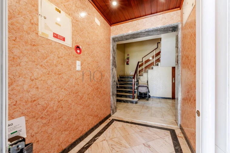 Apartamento T2 para Arrendamento em Quinta do Conde Foto 2