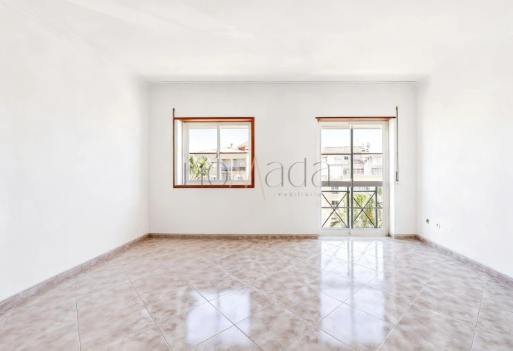 Apartamento T2 para Arrendamento em Quinta do Conde Foto 8