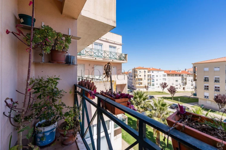 Apartamento T2 para Arrendamento em Quinta do Conde Foto 24