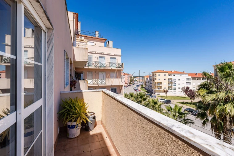 Apartamento T2 para Arrendamento em Quinta do Conde Foto 29