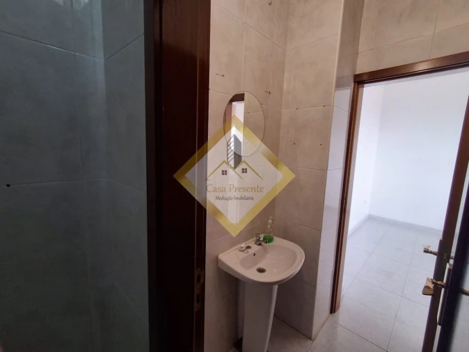 Loja para Venda em Vilar de Andorinho Foto 8