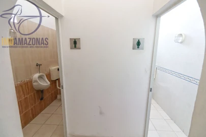 Loja para Venda em Estômbar e Parchal