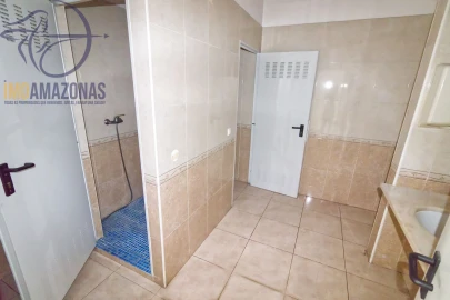 Loja para Venda em Estômbar e Parchal