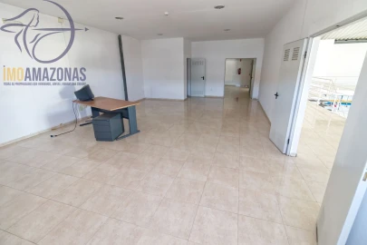 Loja para Venda em Estômbar e Parchal