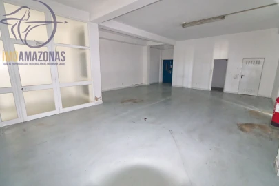 Loja para Venda em Estômbar e Parchal