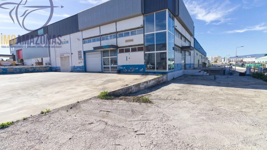 Loja para Venda em Estômbar e Parchal