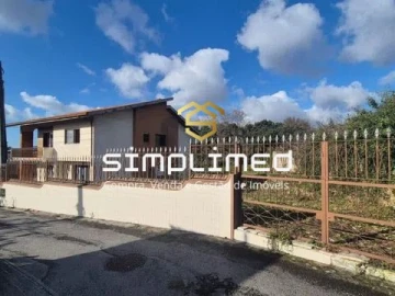 Moradia T3 para Venda em Santa Maria de Lamas