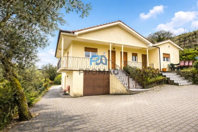 Moradia T3 para Venda em Santa Marinha do Zezere