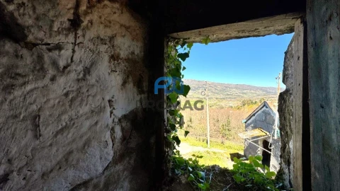 Moradia T3 para Venda em Campelo e Ovil