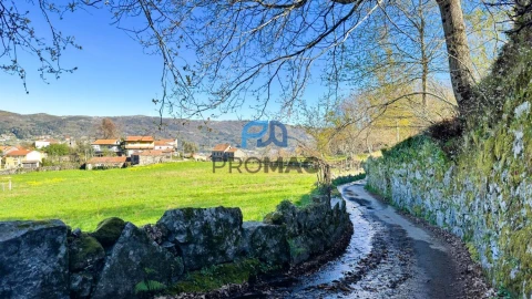 Moradia T3 para Venda em Campelo e Ovil