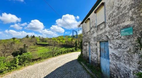 Moradia T3 para Venda em Campelo e Ovil