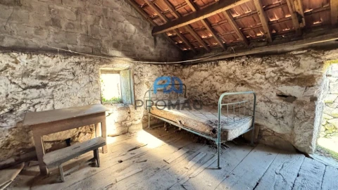 Moradia T3 para Venda em Campelo e Ovil