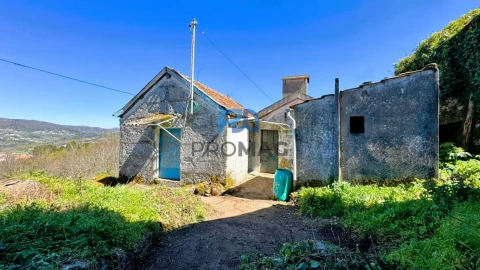 Moradia T3 para Venda em Campelo e Ovil