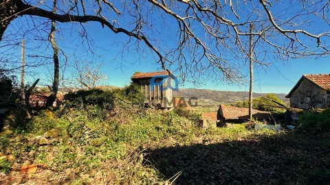 Moradia T3 para Venda em Campelo e Ovil