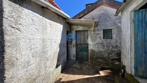 Moradia T3 para Venda em Campelo e Ovil