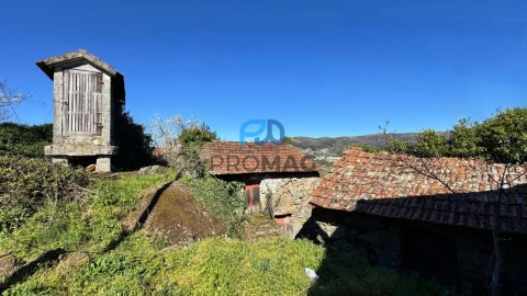 Moradia T3 para Venda em Campelo e Ovil
